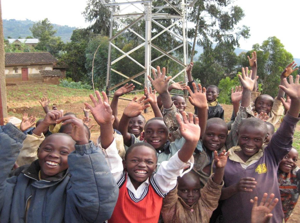 Pylone electriques installes en Afrique au Rwanda